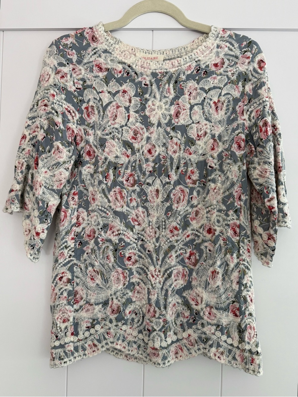 ✨ Solitaire Floral Lace Crochet Overlay Boho Top Blue Pink Size Small ✨ - Picture 1 of 12